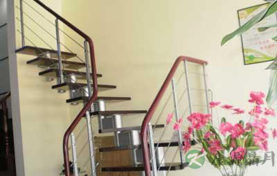 爬楼梯伤身体 你会正确的爬楼梯么 爬楼梯伤身体 你会正确的爬楼梯么