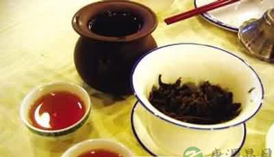 辩证饮茶清心去火：心急火燎者喝莲子心茶