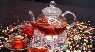 姑娘们，现在是喝姜枣茶的最佳时节