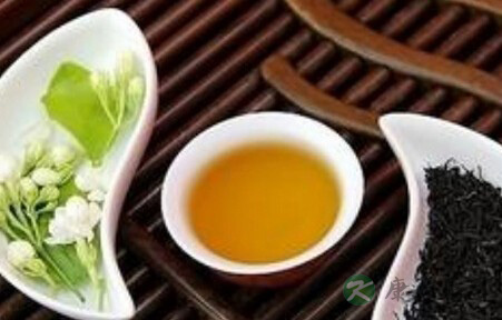 寒露刚过，正是秋凉，一壶热茶，正好暖心