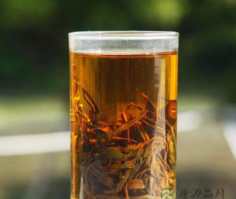 红茶含有大量的酚类物质具有降低血糖的作用