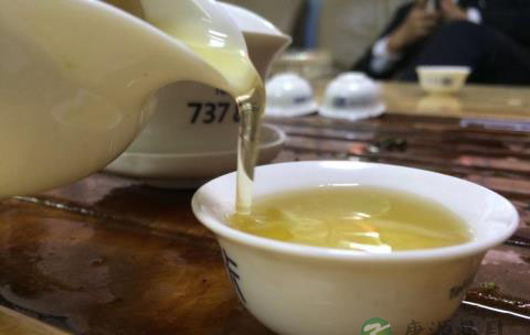 山冰茶具有泻火利咽功效