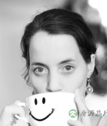 玫瑰花瓣浴美容美丽的女人 玫瑰花瓣浴美容美丽的女人