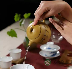 喝普洱茶助你逆生长，功效是绿茶的3倍