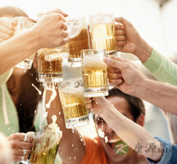 夏季喝啤酒解暑热 4个喝啤酒误区要避开