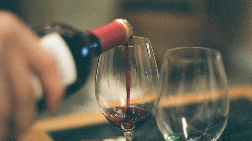 红酒应该倒着放 红酒应该倒着放