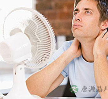 吹风扇有讲究 夏天怎样吹风扇比较好？