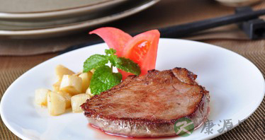 外出吃饭 菜肉果粮不能少