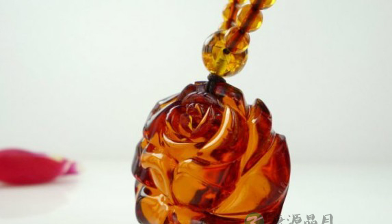 “人养玉三年 玉养人一生”玉石珠宝亦能养生 “人养玉三年 玉养人一生”玉石珠宝亦能养生