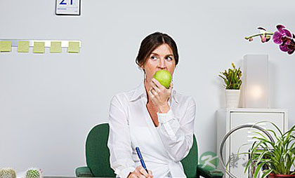 夏季寒性体质多吃水果可保养