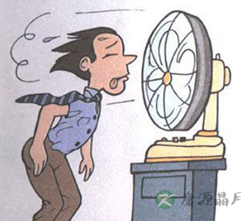 吹风扇有讲究 夏天怎样吹风扇比较好？