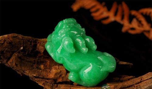 “人养玉三年 玉养人一生”玉石珠宝亦能养生 “人养玉三年 玉养人一生”玉石珠宝亦能养生