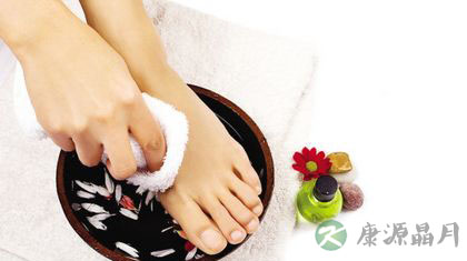 夏季泡脚可以祛暑湿