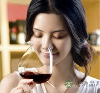 红酒缓解夏季失眠烦躁 睡前喝红酒的好处