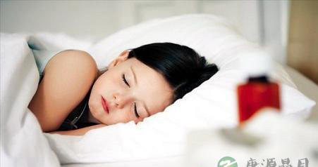 开灯睡觉容易致癌？