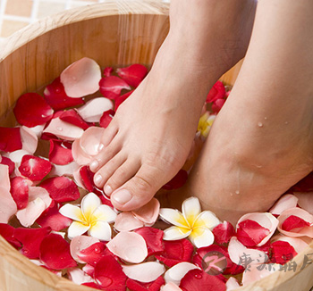 足部保养八个小秘方 让你拥有一双美丽的脚