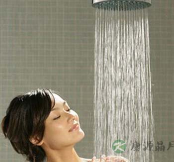 夏季洗澡六大禁忌 满身大汗时别洗澡