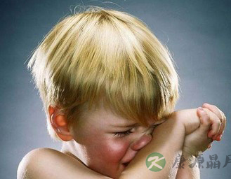 急救误区:老人摔倒急忙扶