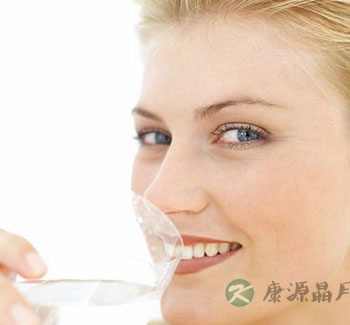 夏季避暑吹空调需谨慎 当心避暑不慎患中风
