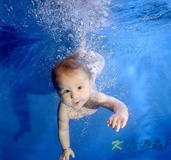 婴儿学游泳好不好？婴儿学游泳的好处
