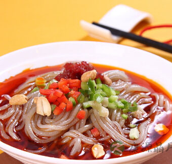 酸辣粉怎么做 舌尖上的诱惑“酸辣粉” 酸辣粉怎么做 舌尖上的诱惑“酸辣粉”