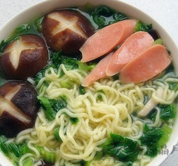 方便面+火腿肠+高血压？这是真的吗