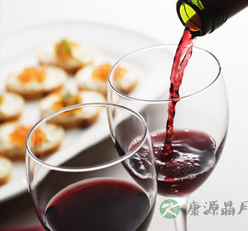 红酒缓解夏季失眠烦躁 睡前喝红酒的好处