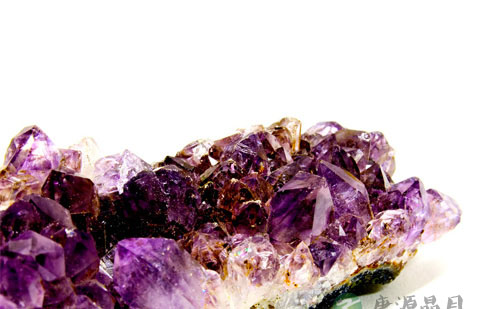 “人养玉三年 玉养人一生”玉石珠宝亦能养生 “人养玉三年 玉养人一生”玉石珠宝亦能养生