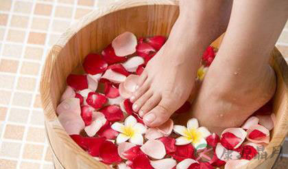 盘点七种配料泡脚的好处