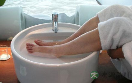 三管齐下治疗女性气血不足