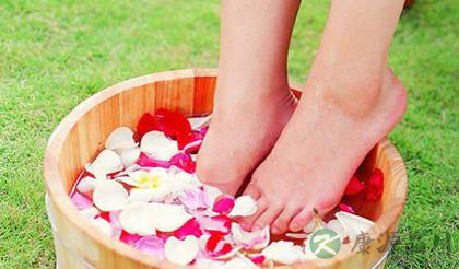 盘点七种配料泡脚的好处