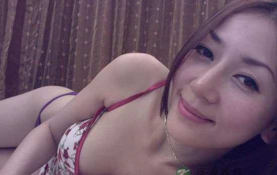 41岁童颜美乳少妇展示丰胸偏方：经常吃阿胶