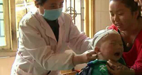 宝宝畏惧医生怎么办_让宝宝不惧医生方法