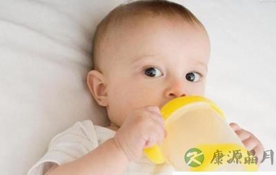 母乳喂养的宝宝不用还是不能喝水？宝妈别纠结了！