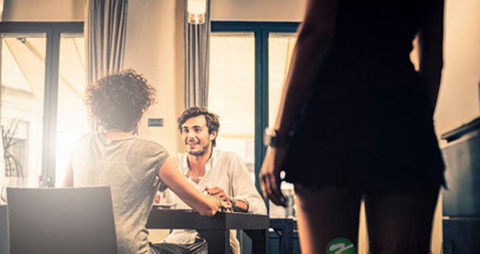 为何男人喜欢劈腿_男人喜欢劈腿原因 为何男人喜欢劈腿_男人喜欢劈腿原因