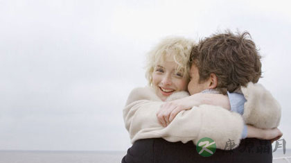 最容易惹“桃花运”的5种女人 最容易惹“桃花运”的5种女人