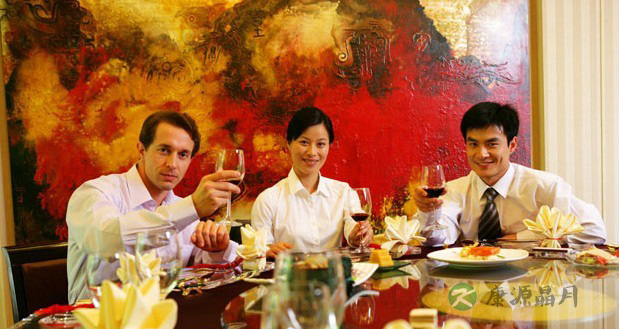 如何通过餐桌话题上读懂他