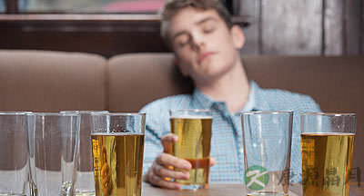 酒后现性:男人酒后8行为看出真性情 酒后现性:男人酒后8行为看出真性情