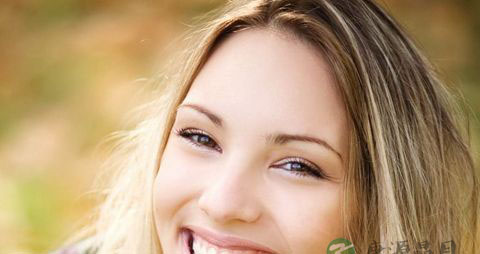 不同坐姿对应人的性格各有不同