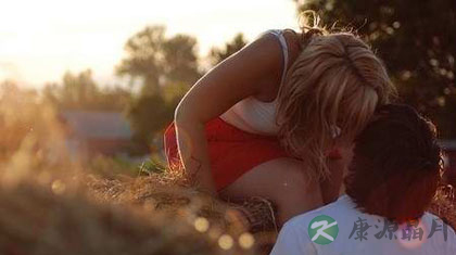 法国姑娘倒追中国小伙 教你女追男7大技巧 法国姑娘倒追中国小伙 教你女追男7大技巧