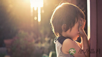 儿童自闭症的症状及治疗方法