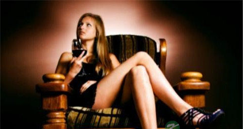 从坐姿看心理:你是否有这样的心理 从坐姿看心理:你是否有这样的心理