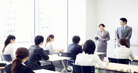 【白领易患事业恐高症】激进白领为何易患“事业恐高症”