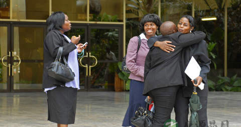 【如何正确认识职场拥抱】职场拥抱的注意事项以及方法