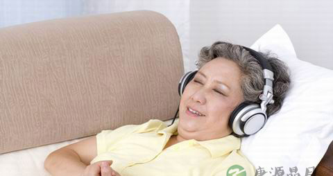 老人多疑要怎么办_调节老年人心理的方法