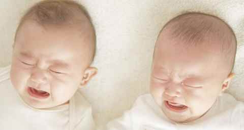 婴儿吸允手指是饿了吗
