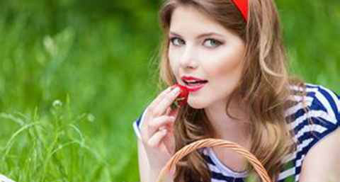 女人该如何给肌肤补水 女人该如何给肌肤补水