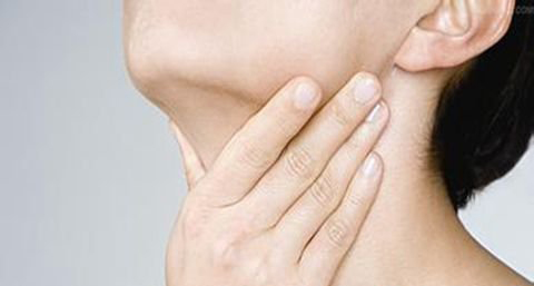 如何保养颈部皮肤呢 如何保养颈部皮肤呢