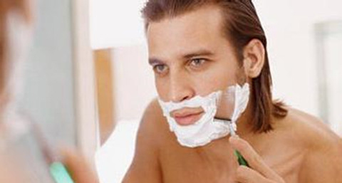 男生刮胡子的技巧_男生刮胡子有何技巧