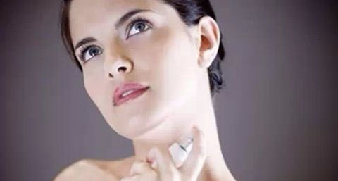 纹眉毛掉痂可以用手抠吗